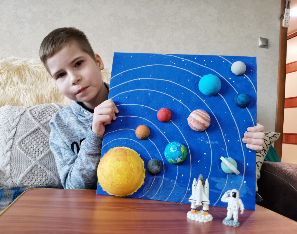 Выставляем работы ребят на конкурс "Все мы космонавты!". Празднуем День космонавтики - 12 апреля!