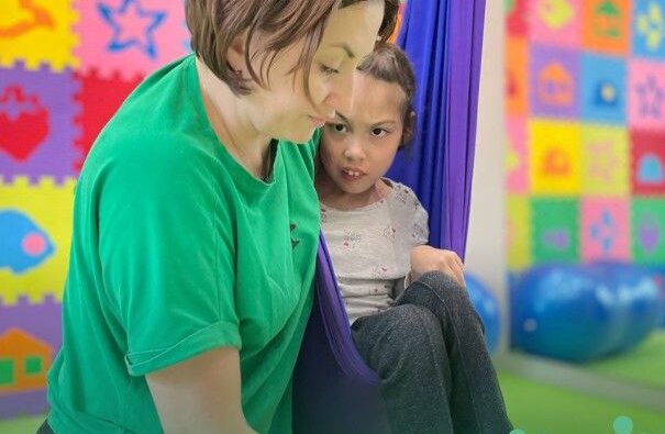 ✨ Новый шаг к преодолению барьеров: Фонд Ани Чижовой запустил "Фитнес для детей и мам" – теперь очно и онлайн!